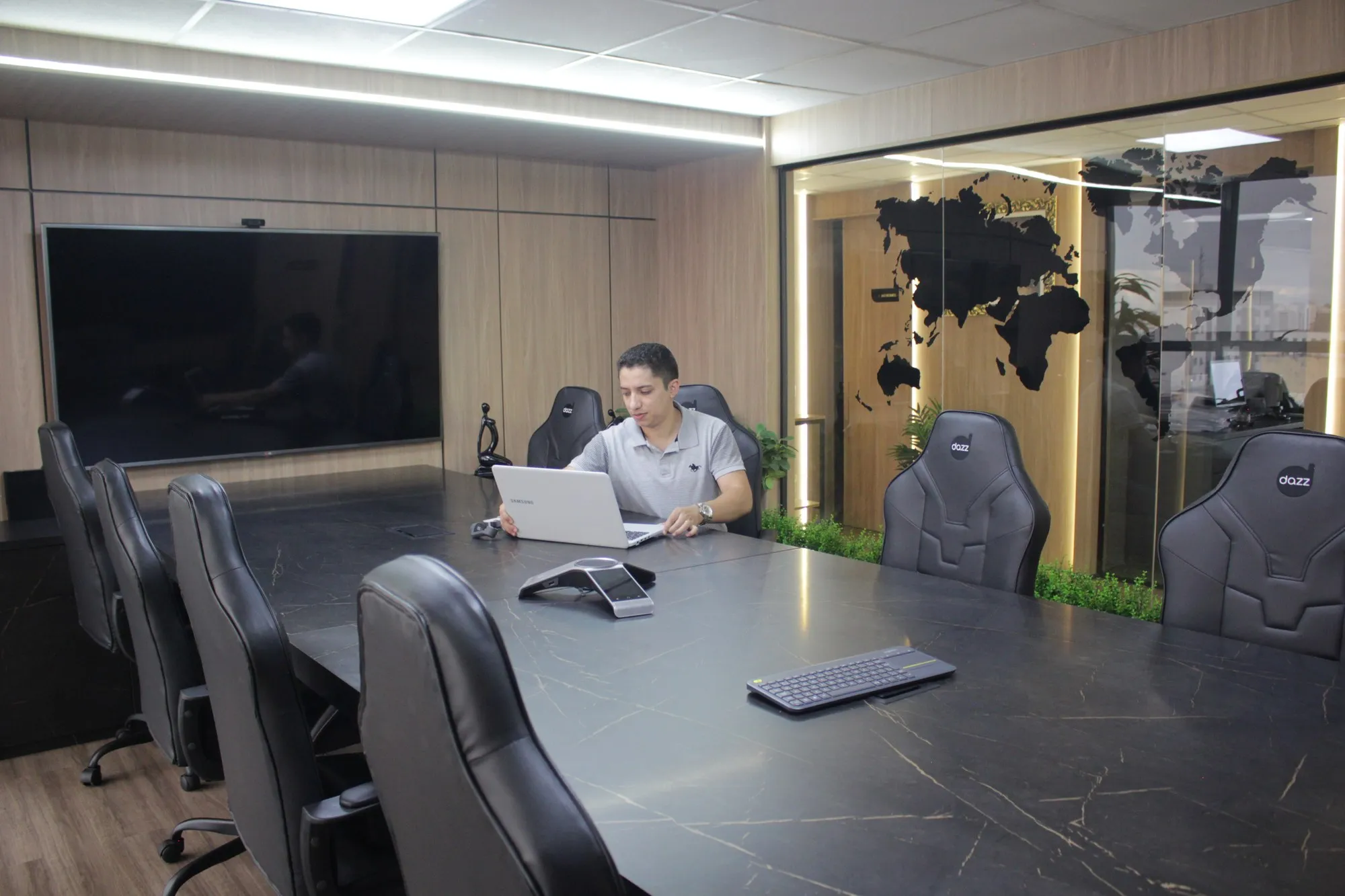Sala de reunião da Agência EvoluaC, onde as campanhas dos clientes são planejadas